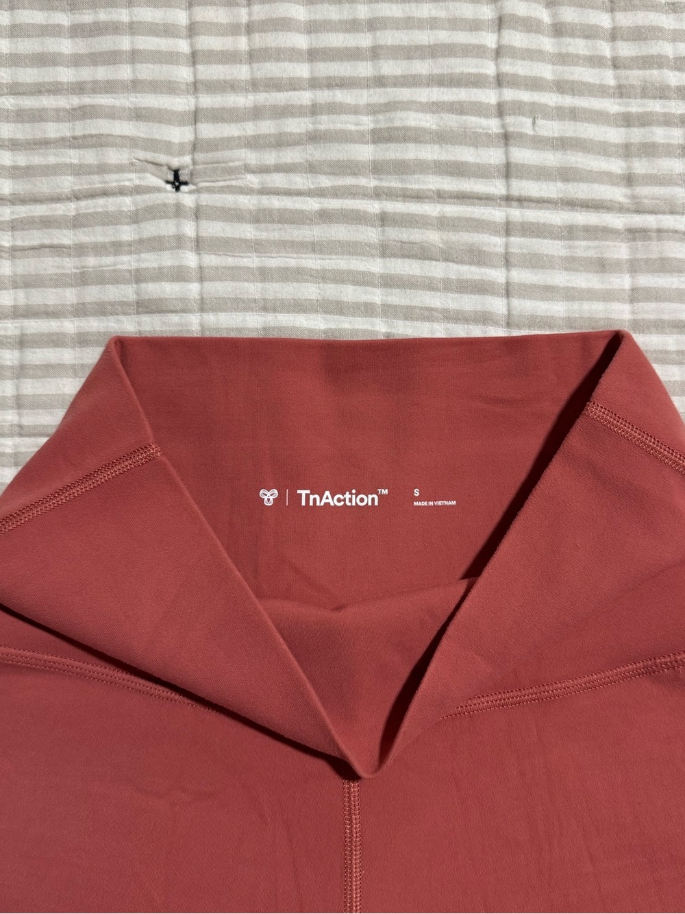 Aritzia TNA Butter Atmosphere 7” Shorts - Size S - Warm Sienna Red - Picture 3 of 5